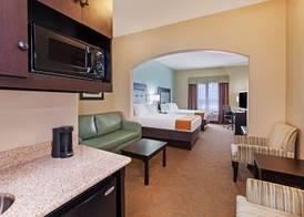 Holiday Inn Express & Suites VICTORIA by IHG 4