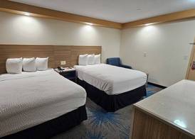 Econo Lodge Woodbridge 4