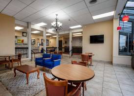 Days Inn by Wyndham Perrysburg Toledo 4