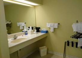 Travelodge by Wyndham Knoxville East 5