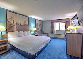 Super 8 by Wyndham Rockford I-90 Casino District 5