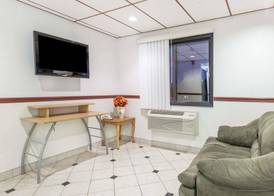 Super 8 by Wyndham Winchester VA 4