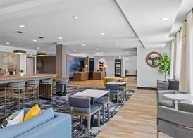 La Quinta Inn & Suites by Wyndham Santa Cruz 2
