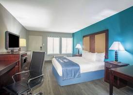 Days Inn by Wyndham Mobile I-65 4
