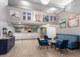 AmericInn by Wyndham Reedsburg 3