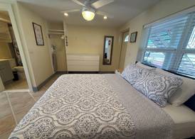 Manatee Bay Inn 2