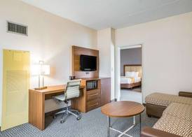 Quality Suites Lansing West 5