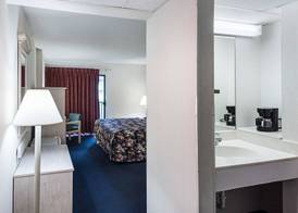 Econo Lodge Inn & Suites Rehoboth Beach 4