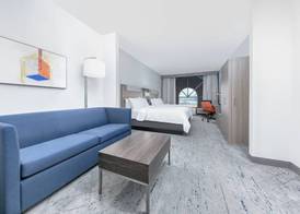 Holiday Inn Express & Suites WINNIE by IHG 3
