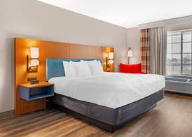 Country Inn & Suites by Radisson, West Bend, WI 5