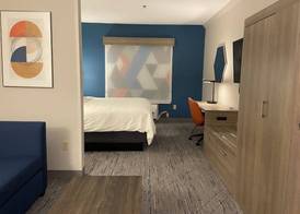 Holiday Inn Express & Suites ELYRIA by IHG 5