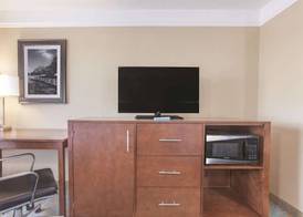 La Quinta by Wyndham Elizabethtown 5