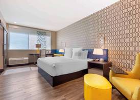 GLō Best Western Dallas South DeSoto 5