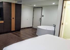 Hotel Xilo Glendale 5