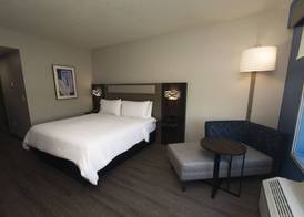 Holiday Inn Express & Suites COCOA by IHG 3