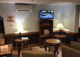 Super 8 by Wyndham Manchester Airport 3