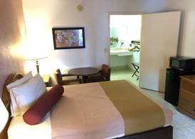 Econo Lodge Fort Myers Cape Coral 5