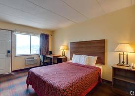I-80 Inn & Suites 3