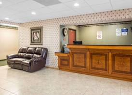 Days Inn by Wyndham Sullivan 2