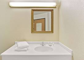 Super 8 by Wyndham Gurnee 5