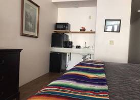 Katie's Cozy Suites 4