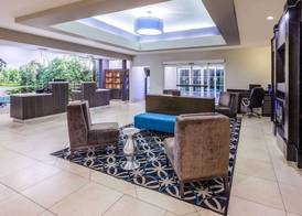La Quinta Inn & Suites by Wyndham Lumberton 2
