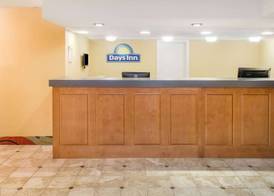 Days Inn by Wyndham Roanoke Hollins Near I-81 3