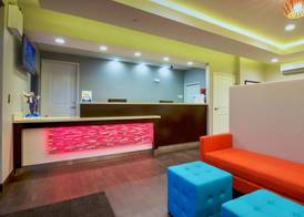 Days Inn & Suites by Wyndham Port Arthur 2