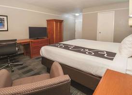 La Quinta Inn by Wyndham San Antonio Brooks City Base 4