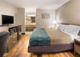 Econo Lodge Hendersonville 5