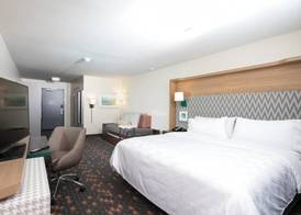 Holiday Inn & Suites KALAMAZOO WEST by IHG 3