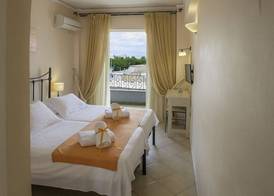 Oasis Beach Hotel 4