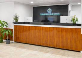 Ramada by Wyndham Butler/Tesla Biohealing Resort 2