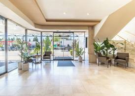 Atrium Hotel Vancouver 4