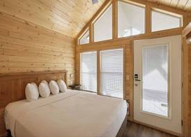 Luxury Tiny Homes - Deluxe King Room 5