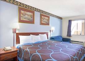Super 8 by Wyndham Suwanee 5