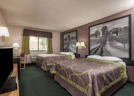 Super 8 by Wyndham Carrollton 4