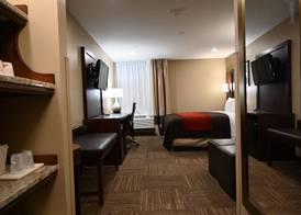 Giles Hotel Inn & Suites 2