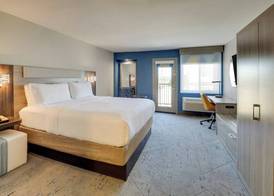 Holiday Inn Express & Suites BRANSON 76 CENTRAL by IHG 4