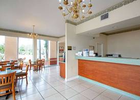 Econo Lodge Inn & Suites Clearwater Central 2