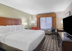 Baymont by Wyndham Gurnee 4