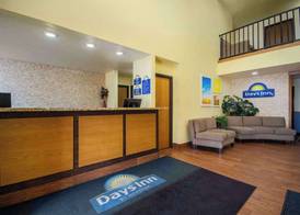 Days Inn by Wyndham Evansdale Waterloo 2