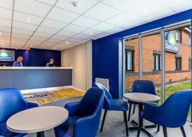 Days Inn by Wyndham Warwick North M40 3