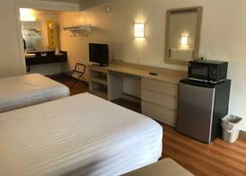 Travelodge by Wyndham Fayetteville 4