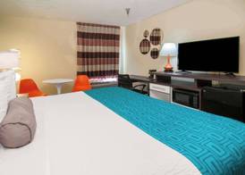 Howard Johnson by Wyndham Scott Lafayette 5