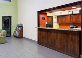 Super8 by Wyndham NEARBY Clearwater St Petersburg International Airport 3
