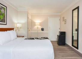 Baymont by Wyndham Fort Myers Central 4
