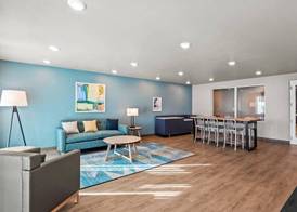 WoodSpring Suites Palm Springs - West Palm Beach 2