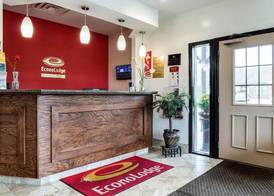 Econo Lodge Lawrence near University 2