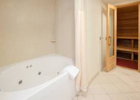 Holiday Inn SALEM (I-93 AT EXIT 2) by IHG 5
